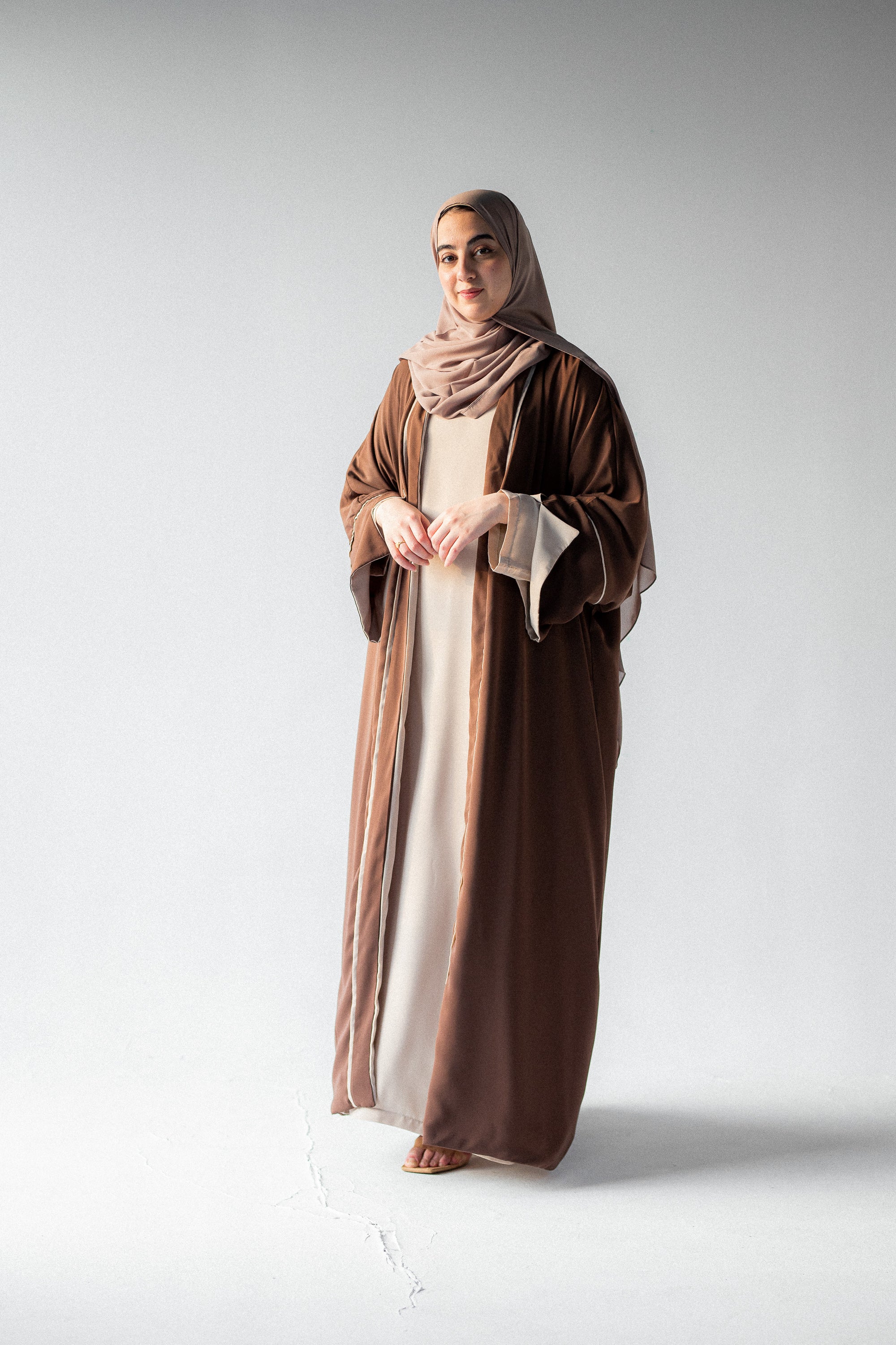 Tharaa Abaya
