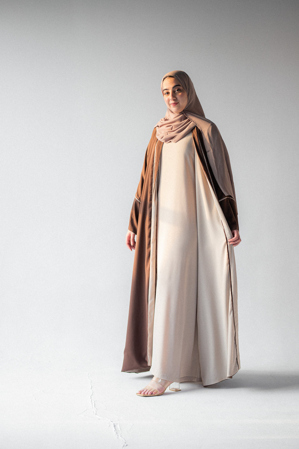 Tharaa Abaya