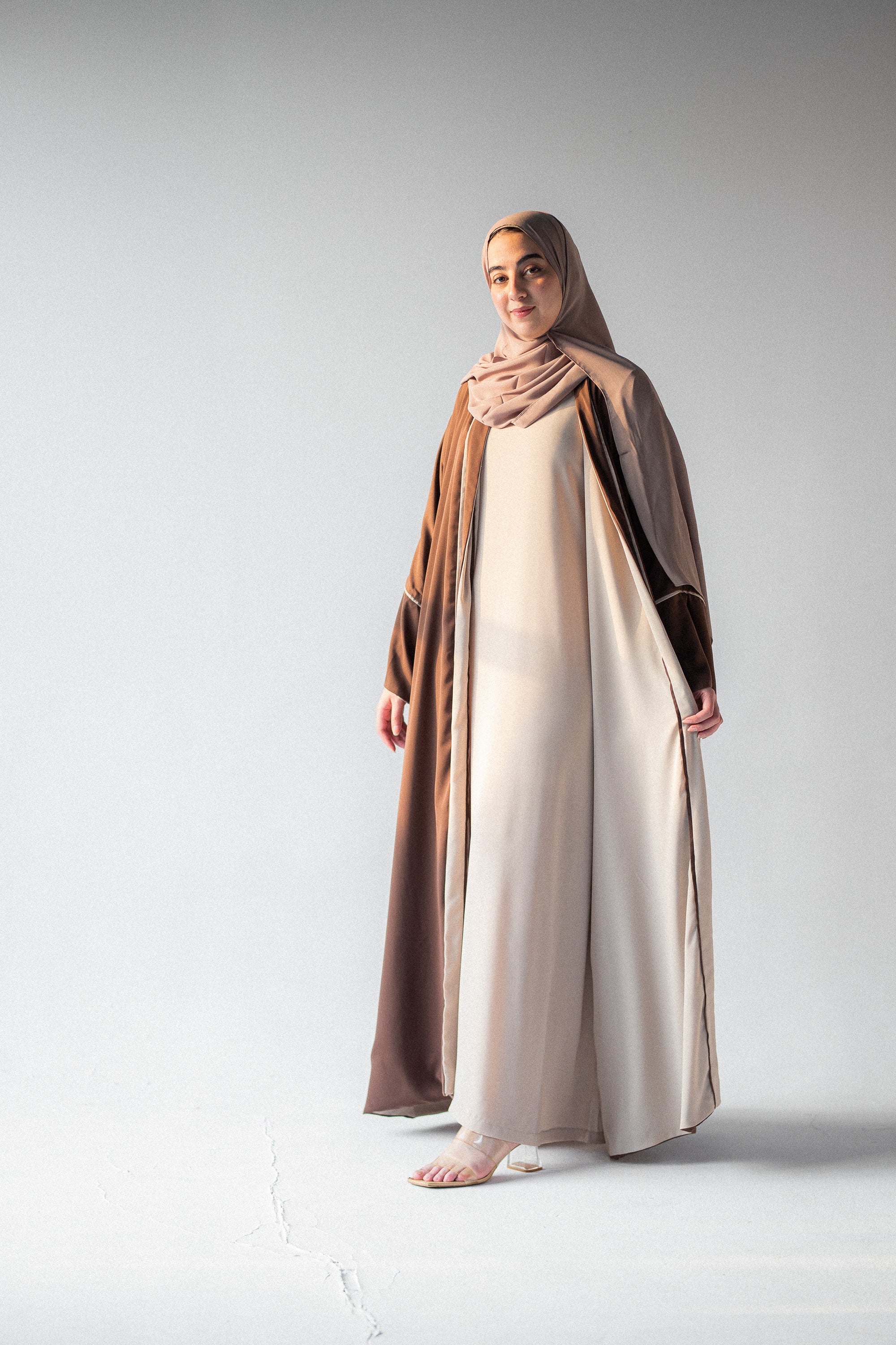 Tharaa Abaya