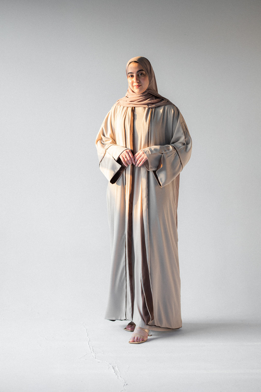 Tharaa Abaya